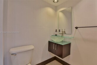 10700 SW 108th Ave in Miami, FL - Building Photo - Building Photo