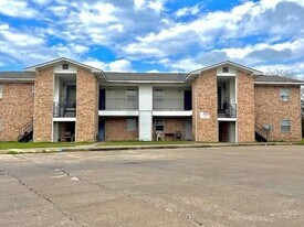 520 Laredo St in Navasota, TX - Building Photo