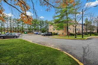 71 College Dr in Edison, NJ - Building Photo - Building Photo