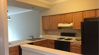 1252 S Candlestick Way in Waukegan, IL - Building Photo - Building Photo
