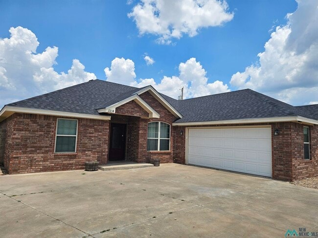 property at 2214 Boxwood Cir