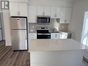 1100 Lackner Pl in Kitchener, ON - Building Photo - Building Photo