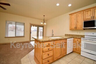 3862 W Scarlet Sage Way in South Jordan, UT - Building Photo - Building Photo