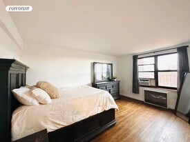 52-25 39th Rd in Queens, NY - Building Photo