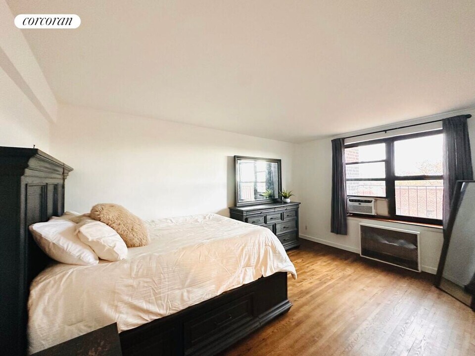 52-25 39th Rd in Queens, NY - Foto de edificio