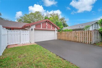 66 Forest Cir in Hollywood, FL - Building Photo - Building Photo