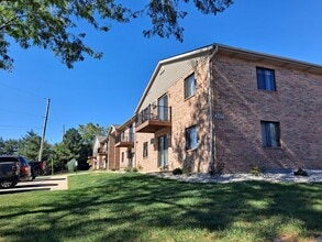 9060-9100 W Oklahoma Ave in Milwaukee, WI - Building Photo - Building Photo