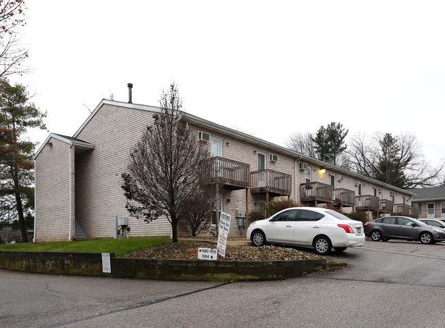 Clyde Crossings in Cuyahoga Falls, OH - Foto de edificio - Building Photo