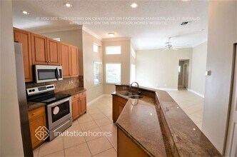 10240 NW 52nd St in Coral Springs, FL - Foto de edificio - Building Photo