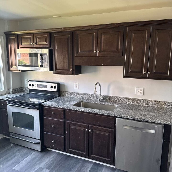 1107 Harwall Rd in Parkville, MD - Building Photo