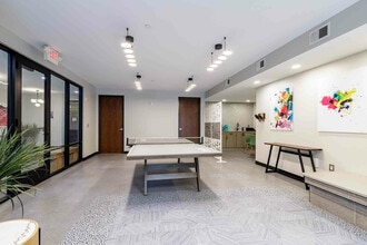 Yugo Minneapolis 412 Lofts in Minneapolis, MN - Foto de edificio - Building Photo