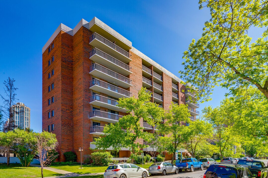 Premier Place in Calgary, AB - Foto de edificio