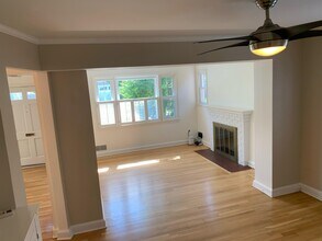 9511 Singleton Dr in Bethesda, MD - Building Photo - Building Photo