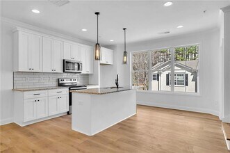 201 Riverstone Commons Cir in Canton, GA - Building Photo - Building Photo