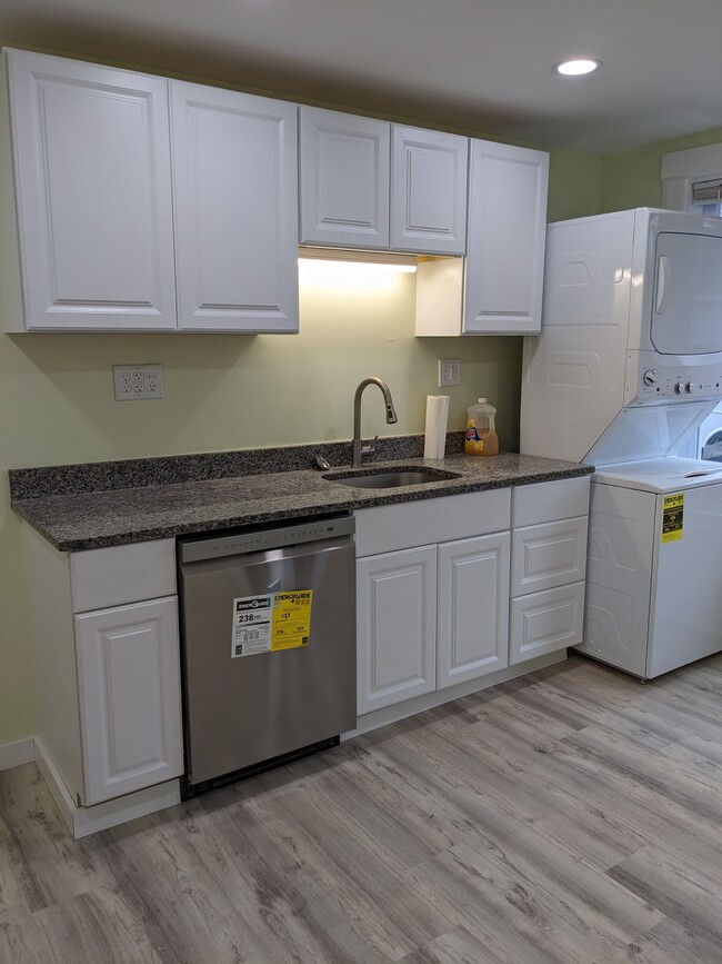 23 Middle St, Unit 102