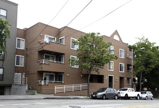 2901 MacArthur Blvd in Oakland, CA - Foto de edificio - Building Photo