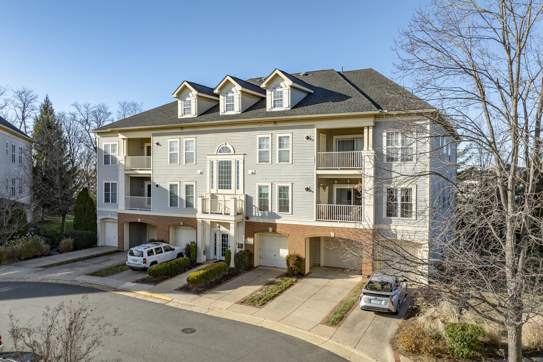 Westbrook Court in Fairfax, VA - Building Photo