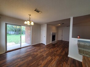 1516 Oakhill Rd in Gulf Breeze, FL - Foto de edificio - Building Photo