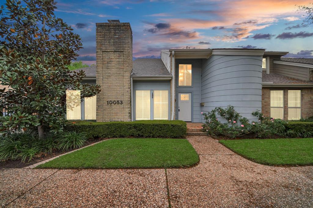 10053 Kemp Forest Dr in Houston, TX - Building Photo