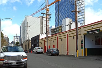 Ola Ka Ilima Artspace and Lofts in Honolulu, HI - Foto de edificio - Building Photo