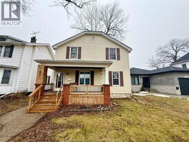427 Cameron Ave in Windsor, ON - Building Photo