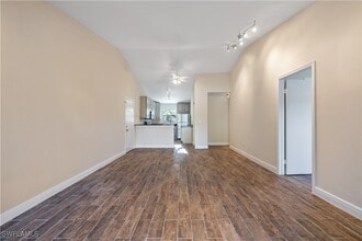 2142 Arbour Walk Cir in Naples, FL - Foto de edificio - Building Photo