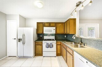 5207 Beaverhill Dr in Houston, TX - Building Photo - Building Photo