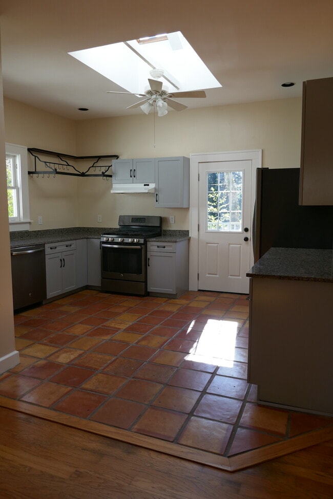 145 S Columbia Dr, Unit B
