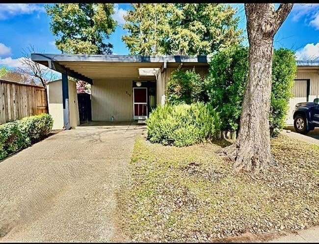 property at 315 Hidalgo Pl