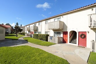 Villa De Anita in Chula Vista, CA - Building Photo - Building Photo