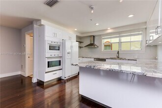 623 NE 8th Ave in Fort Lauderdale, FL - Building Photo - Building Photo