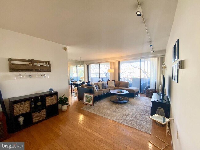 4141 Henderson Rd in Arlington, VA - Building Photo - Building Photo