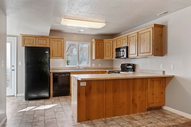 1077 E 1675 S in Ogden, UT - Foto de edificio - Building Photo