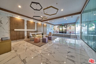 4460 Wilshire Blvd in Los Angeles, CA - Building Photo - Building Photo