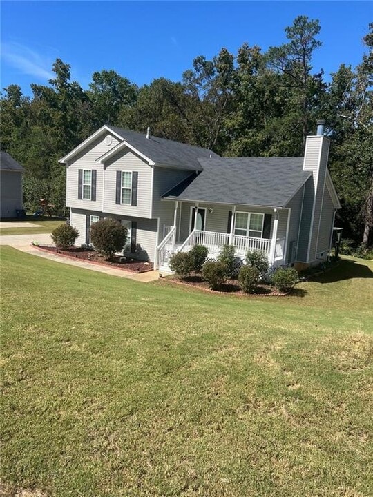 583 Embassy Walk in Winder, GA - Building Photo