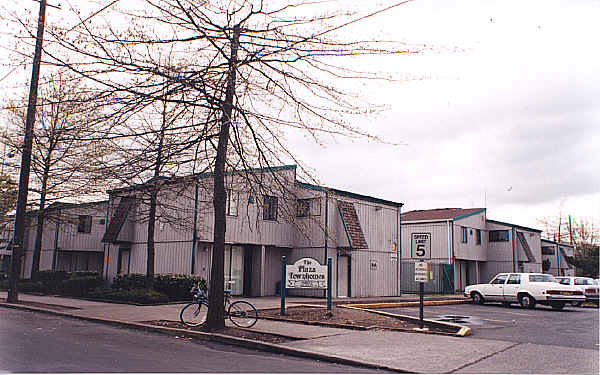 The Plaza Townhomes in Portland, OR - Foto de edificio - Building Photo