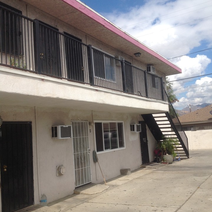 10028 San Fernando Rd in Pacoima, CA - Building Photo