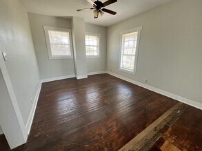 102 Bailey Ave, Unit 2 in San Antonio, TX - Foto de edificio - Building Photo