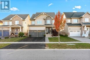 3086 Emperor Dr in Orillia, ON - Building Photo