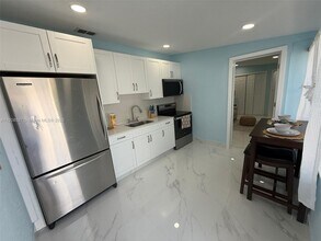 11525 SW 47th Terrace in Miami, FL - Foto de edificio - Building Photo