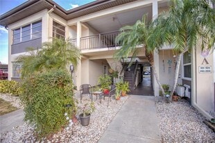 5108 Amulet Dr in New Port Richey, FL - Building Photo