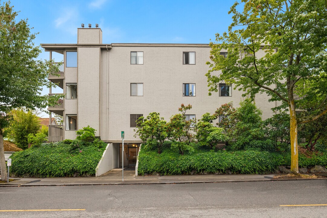 4911 Fremont Ave N in Seattle, WA - Building Photo