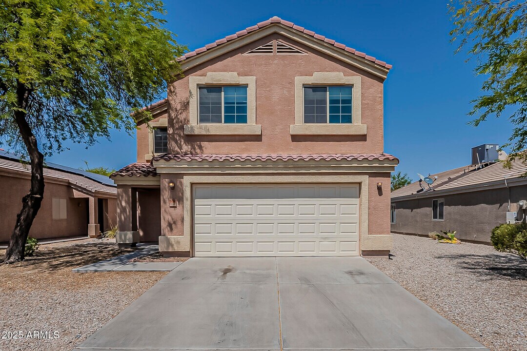 5764 E Everhart Ln in Florence, AZ - Foto de edificio