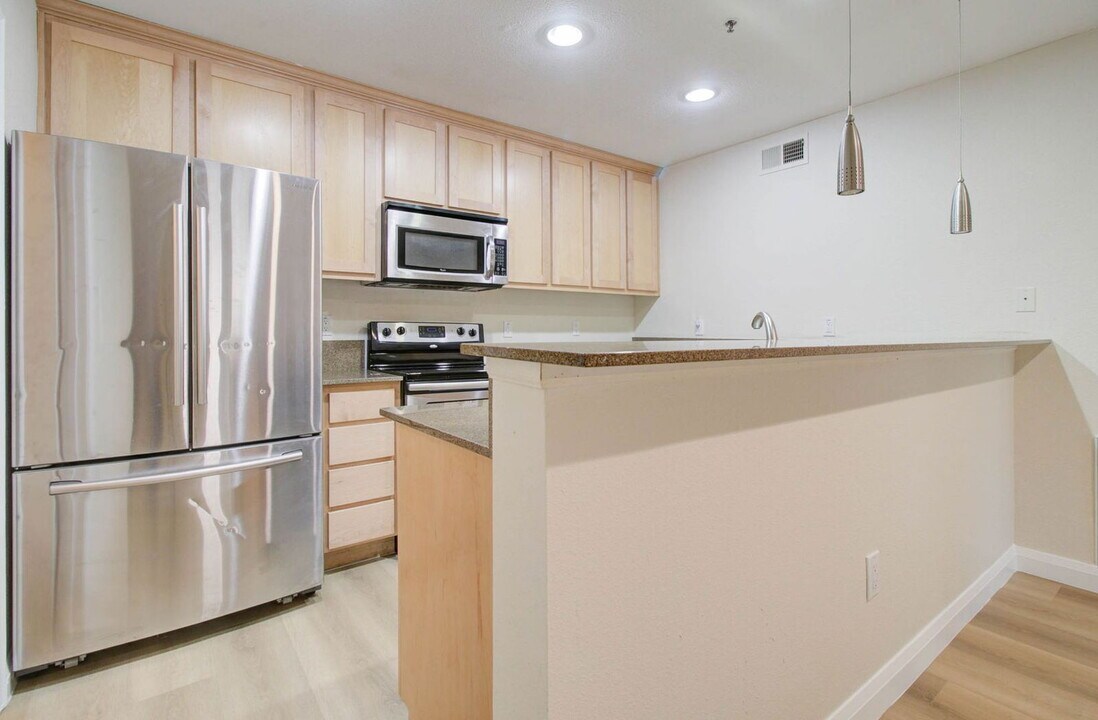 4704 E Paradise Village Pkwy N in Phoenix, AZ - Building Photo