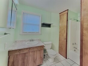 12 Holmes St in Nashua, NH - Building Photo - Building Photo