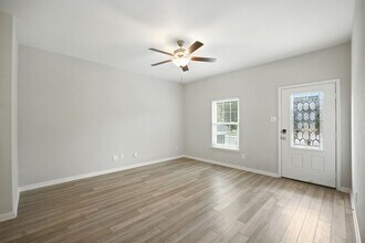 7949 Cactus Plum Dr in San Antonio, TX - Building Photo - Building Photo