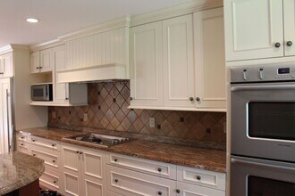 7308 Burdette Ct in Bethesda, MD - Foto de edificio - Building Photo