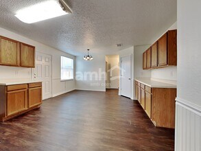 205 Phlox Ln in Burleson, TX - Foto de edificio - Building Photo