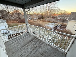 51 Knowles Ave in Plantsville, CT - Foto de edificio - Building Photo