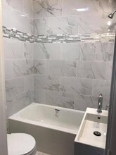 302 Summit Ave N, Unit 1 in Kent, WA - Building Photo - Building Photo